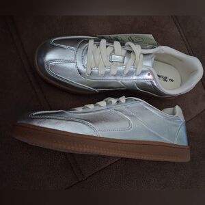 No Boundaries Silver Metallic Sneakers with Gum Sole Size 8